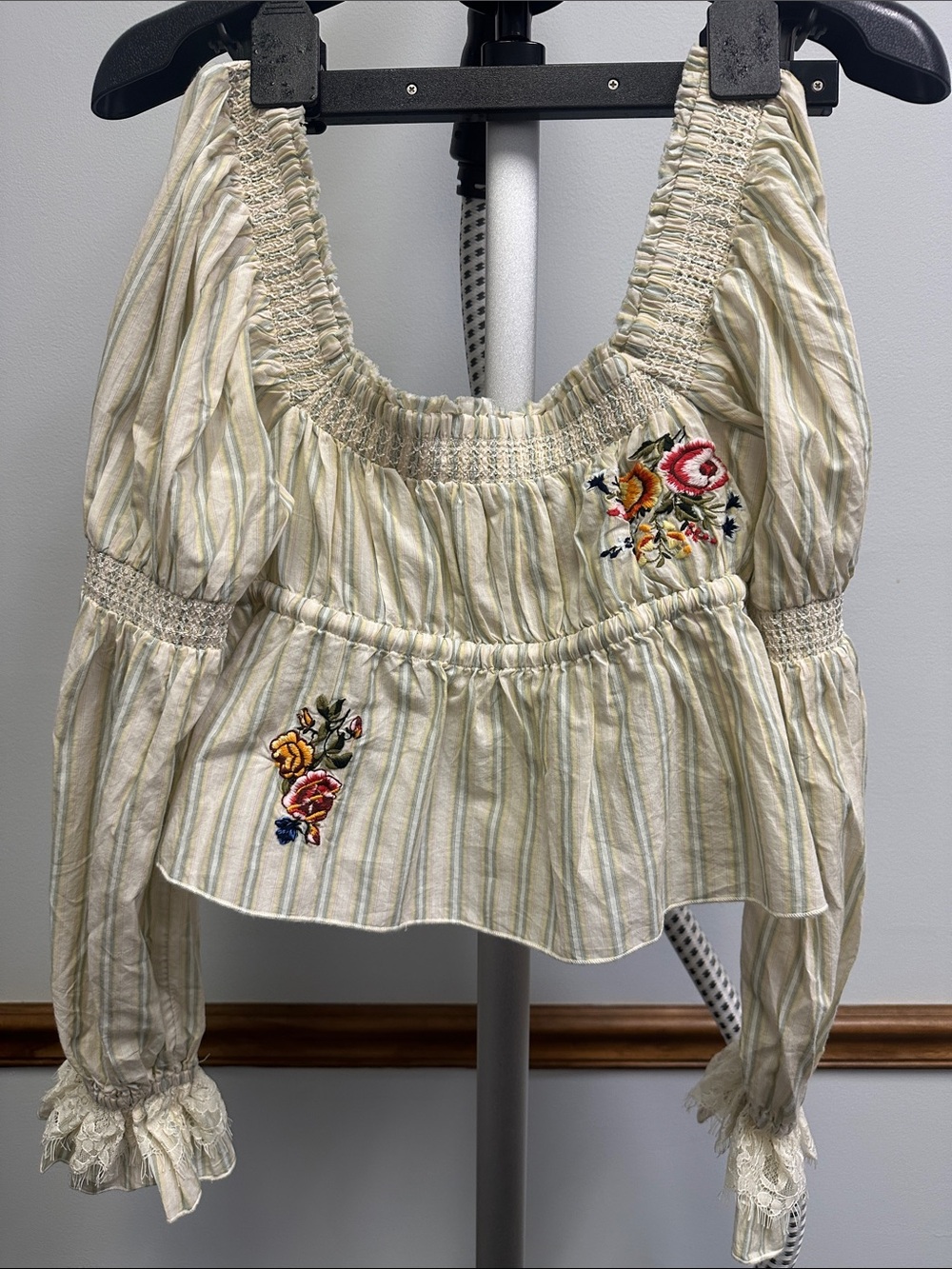 Kimchi Blue Women’s Cream Striped Peasant Top and shorts SET with Embroidery - Picture 4 of 9